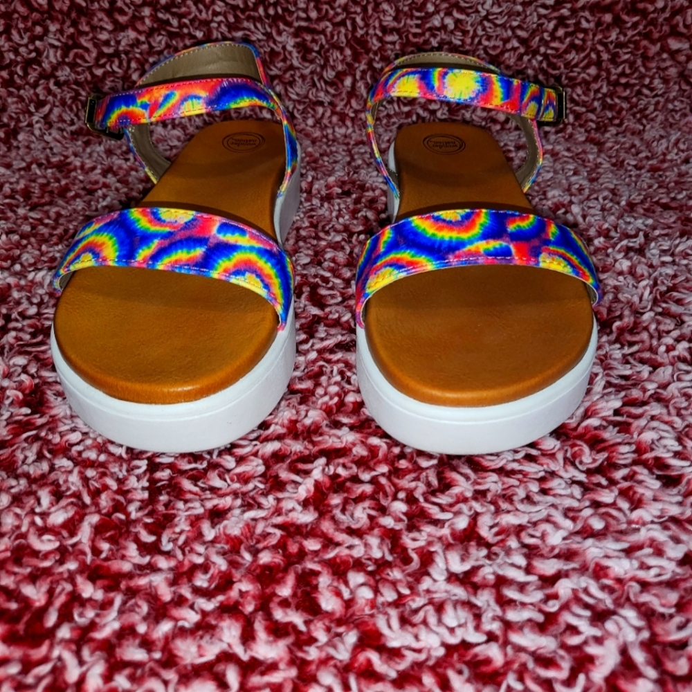 Tie dye wonder nation sandals. Girls size 4